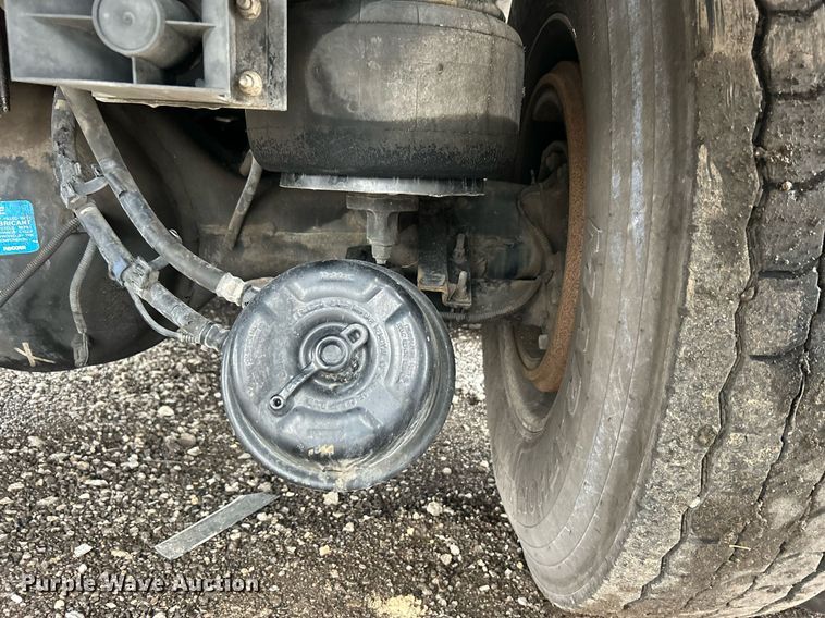 image for item KH9686 2015 Kenworth T800 tank truck