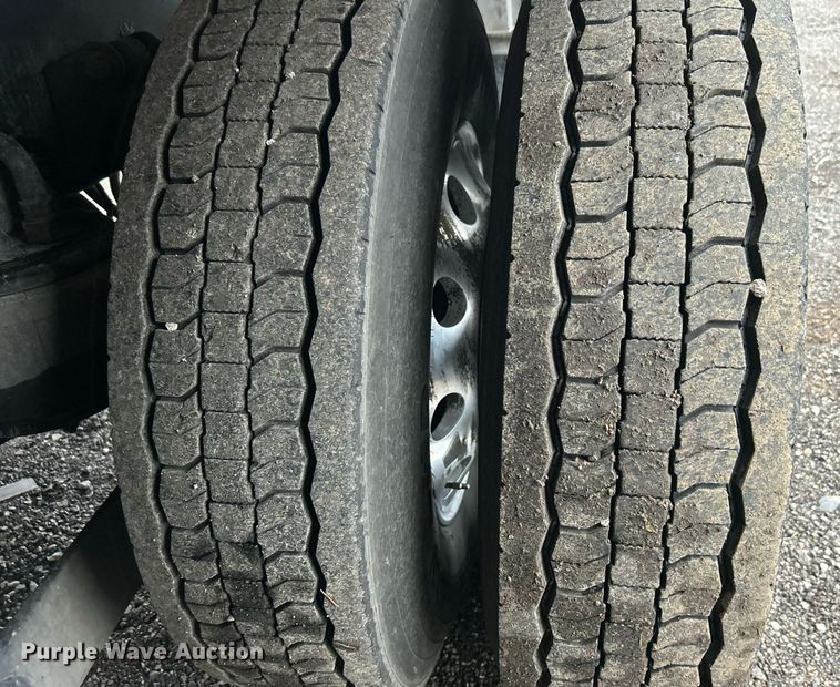 image for item KH9686 2015 Kenworth T800 tank truck