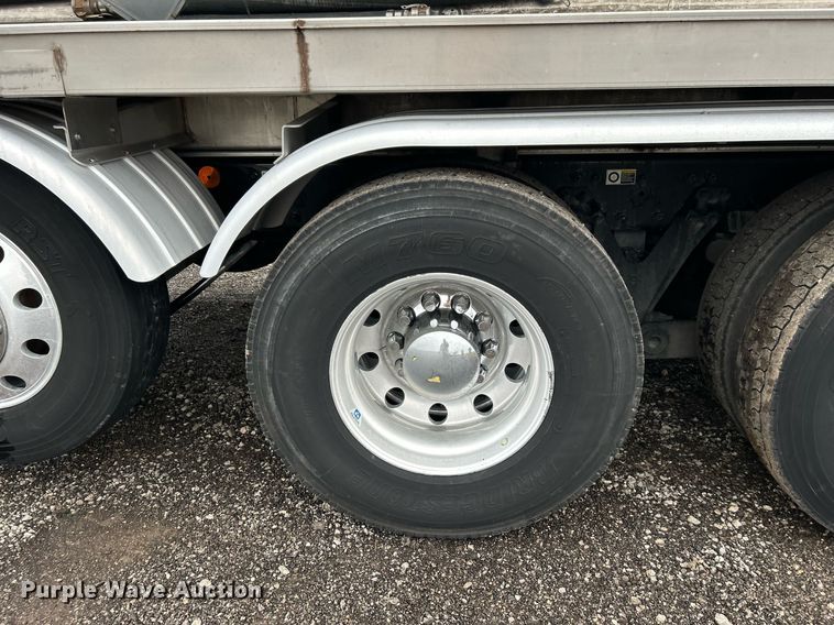 image for item KH9686 2015 Kenworth T800 tank truck