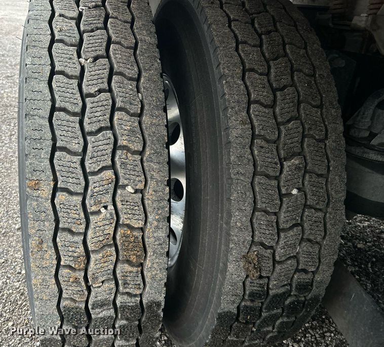 image for item KH9686 2015 Kenworth T800 tank truck