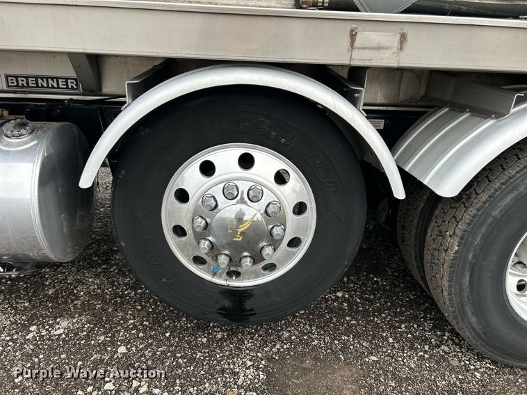 image for item KH9686 2015 Kenworth T800 tank truck