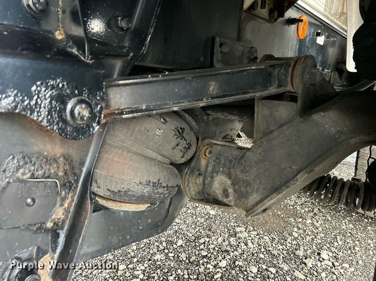 image for item KH9686 2015 Kenworth T800 tank truck