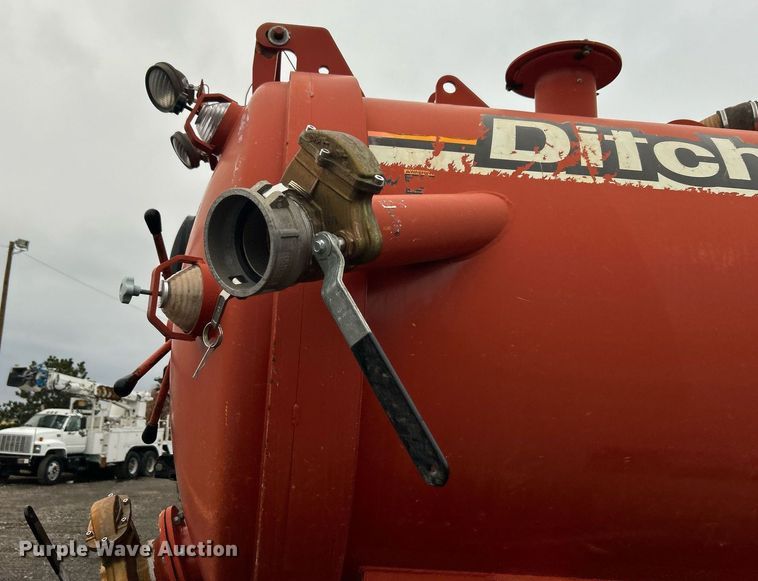 image for item KH9689 2009 Ditch Witch FX30  vacuum excavator