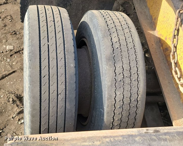 image for item KT9654 1994 Etnyre Lowboy 30  equipment trailer