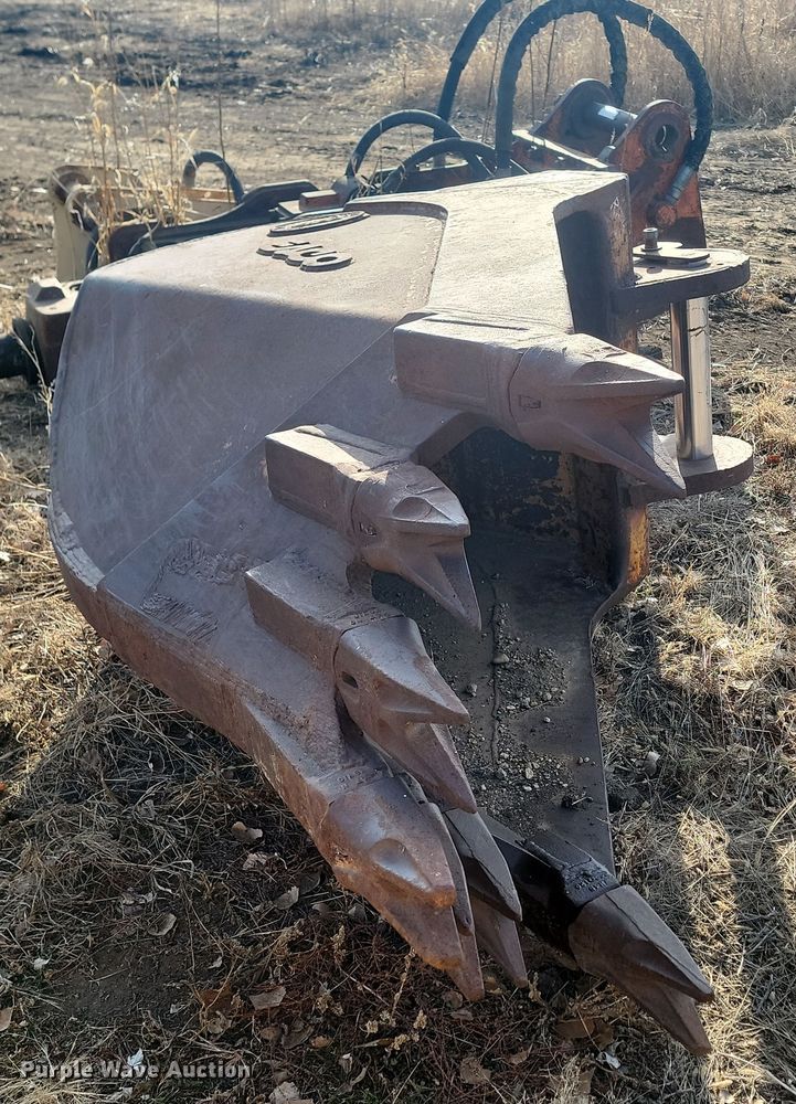 image for item KT9910 Esco  excavator bucket