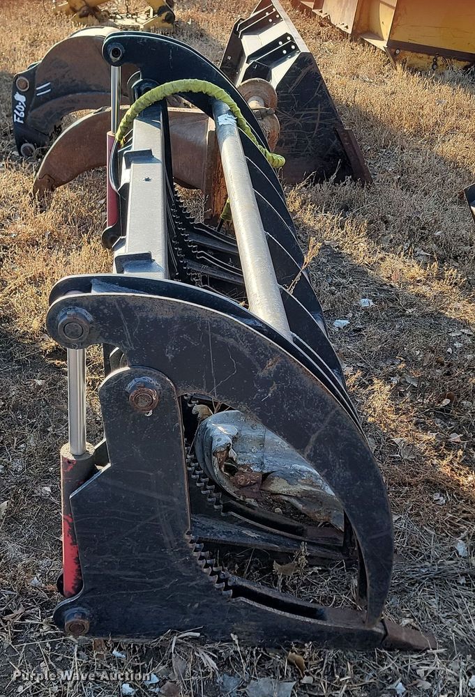 image for item KT9916 84" W skid steer grapple bucket