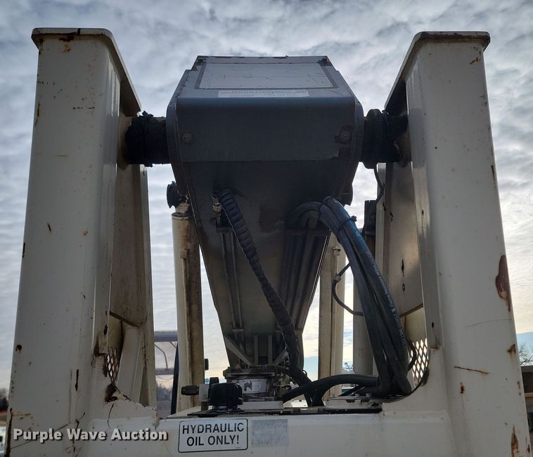 image for item KT9919 2005 Terex TH1056C  telehandler