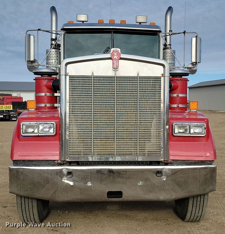 image for item KT9924 2004 Kenworth W900  semi truck