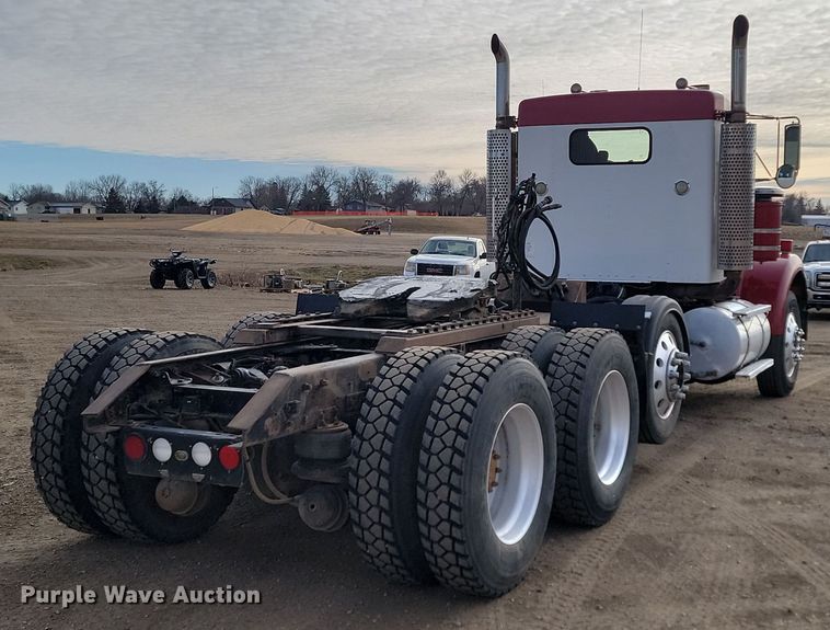 image for item KT9924 2004 Kenworth W900  semi truck