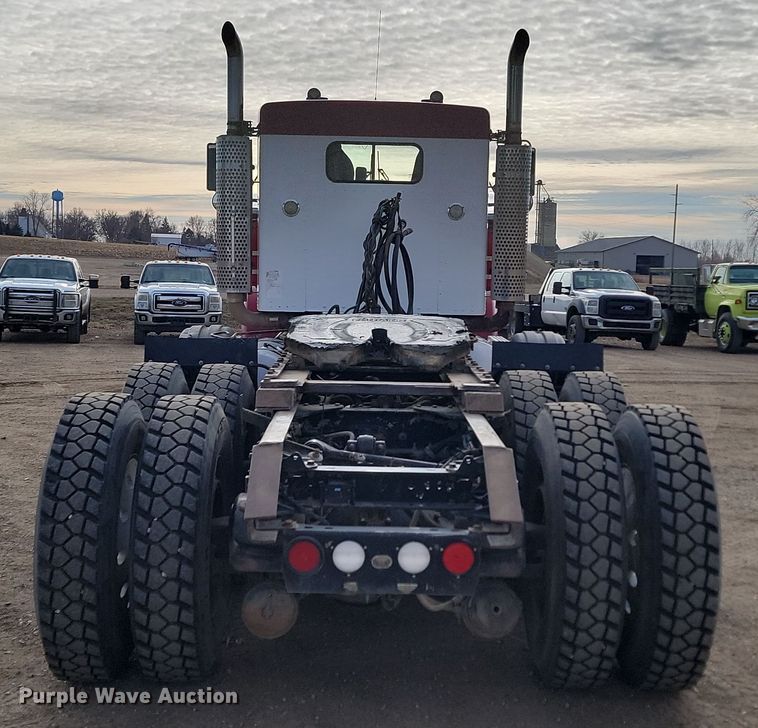 image for item KT9924 2004 Kenworth W900  semi truck