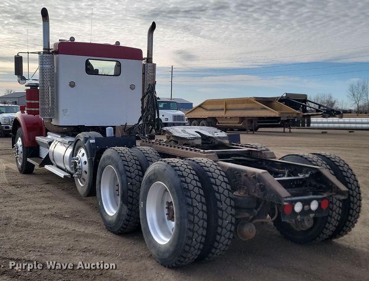 image for item KT9924 2004 Kenworth W900  semi truck