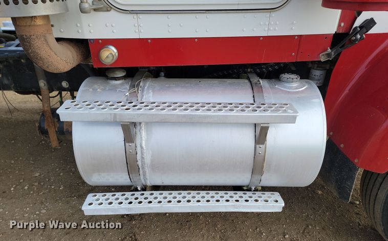 image for item KT9924 2004 Kenworth W900  semi truck