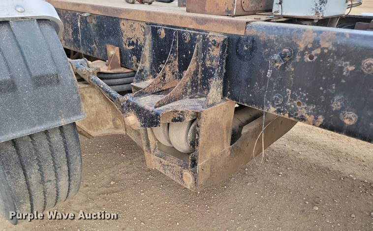 image for item KT9924 2004 Kenworth W900  semi truck