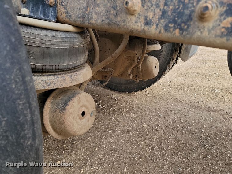 image for item KT9924 2004 Kenworth W900  semi truck