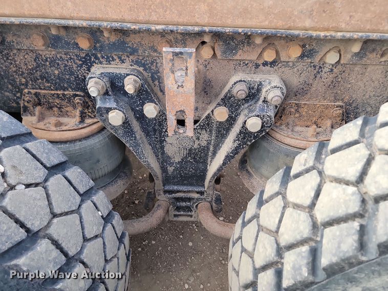 image for item KT9924 2004 Kenworth W900  semi truck