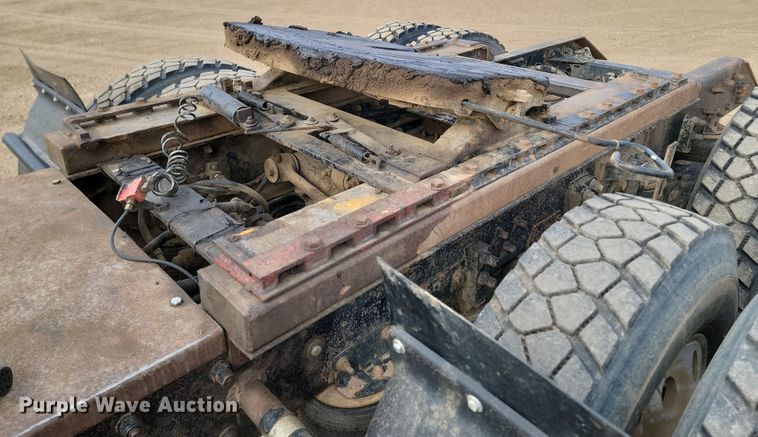 image for item KT9924 2004 Kenworth W900  semi truck