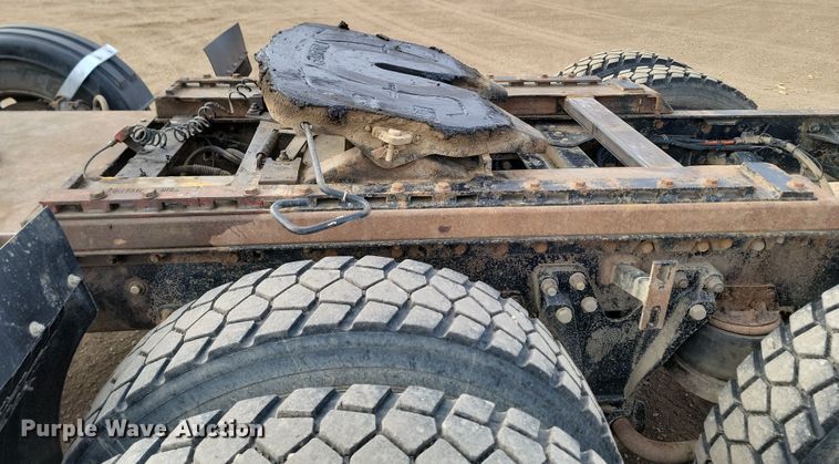 image for item KT9924 2004 Kenworth W900  semi truck