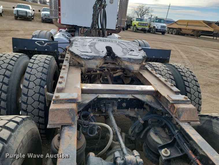 image for item KT9924 2004 Kenworth W900  semi truck