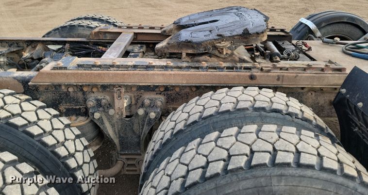 image for item KT9924 2004 Kenworth W900  semi truck