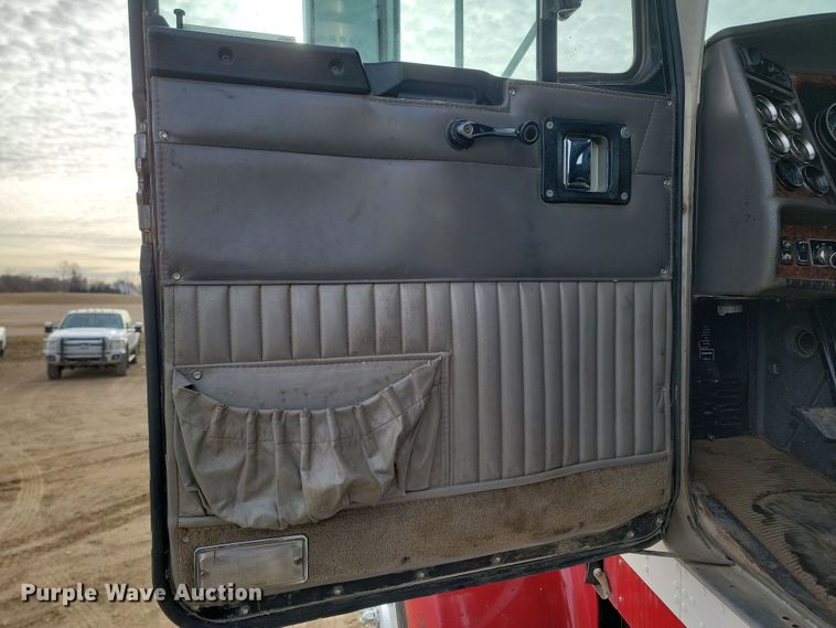 image for item KT9924 2004 Kenworth W900  semi truck