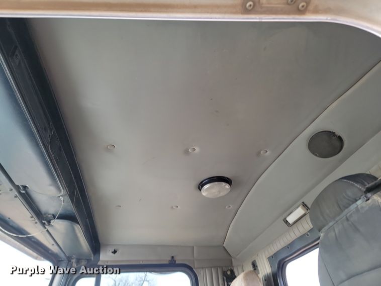 image for item KT9924 2004 Kenworth W900  semi truck