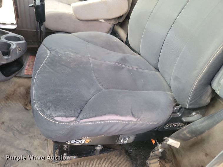 image for item KT9924 2004 Kenworth W900  semi truck