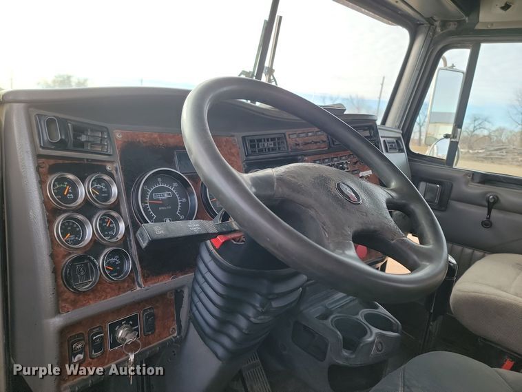 image for item KT9924 2004 Kenworth W900  semi truck