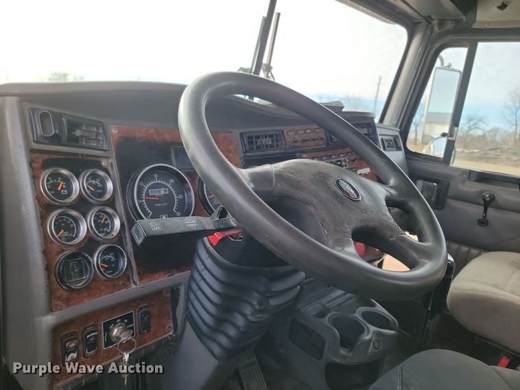 image for item KT9924 2004 Kenworth W900  semi truck