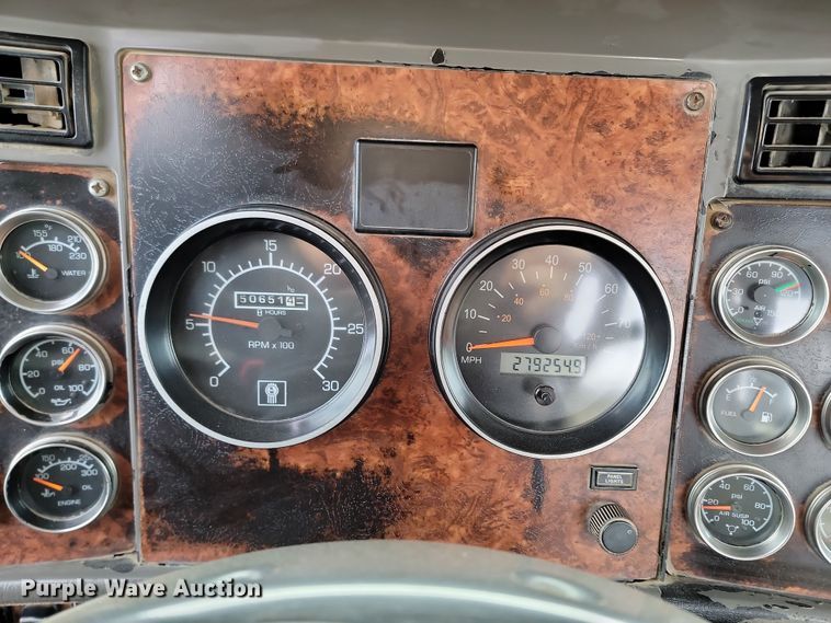 image for item KT9924 2004 Kenworth W900  semi truck