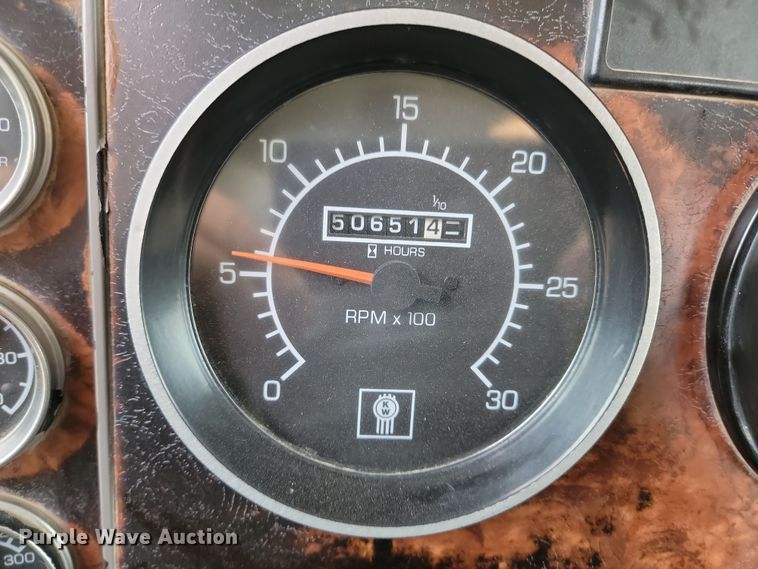 image for item KT9924 2004 Kenworth W900  semi truck