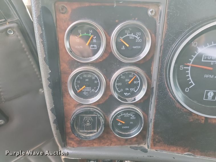 image for item KT9924 2004 Kenworth W900  semi truck