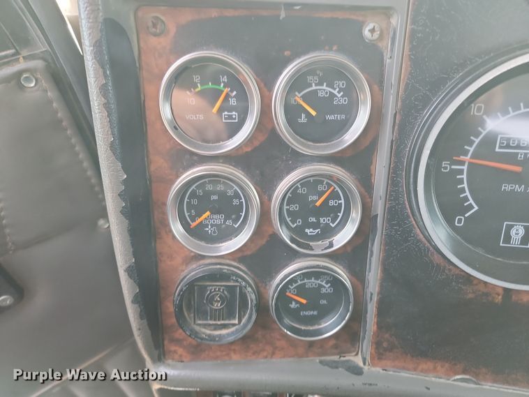 image for item KT9924 2004 Kenworth W900  semi truck