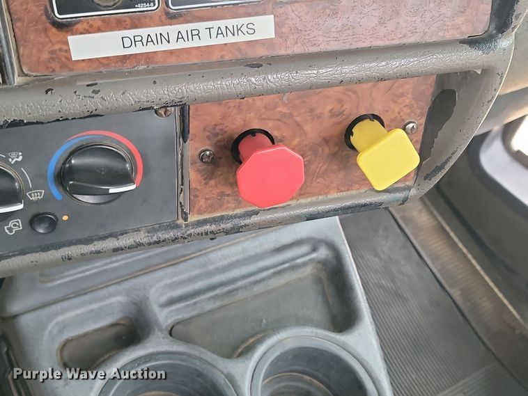 image for item KT9924 2004 Kenworth W900  semi truck