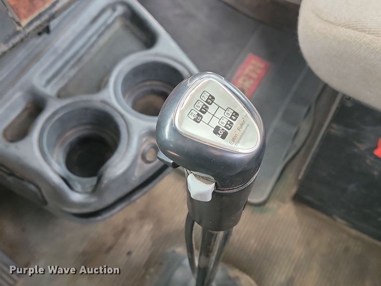 image for item KT9924 2004 Kenworth W900  semi truck