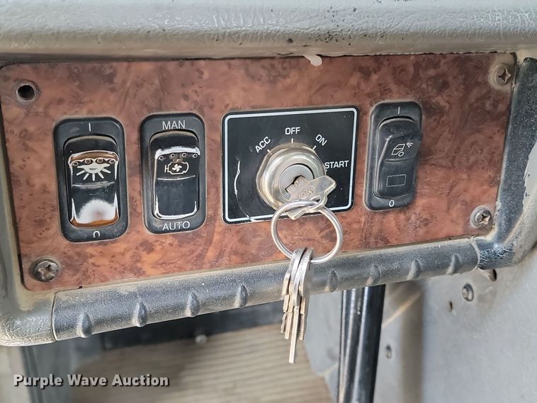 image for item KT9924 2004 Kenworth W900  semi truck