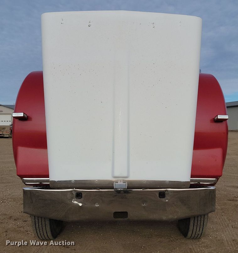 image for item KT9924 2004 Kenworth W900  semi truck