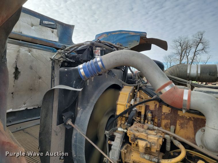 image for item KT9924 2004 Kenworth W900  semi truck