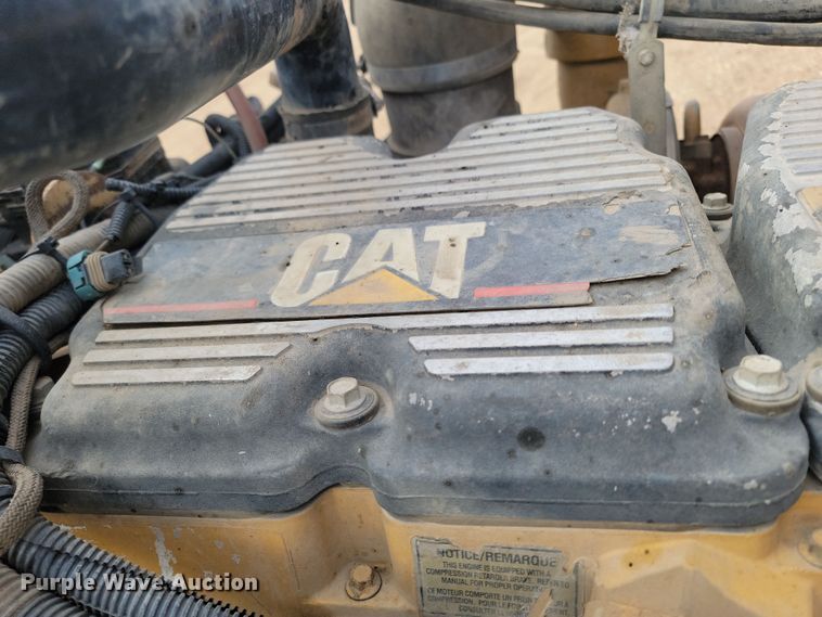 image for item KT9924 2004 Kenworth W900  semi truck