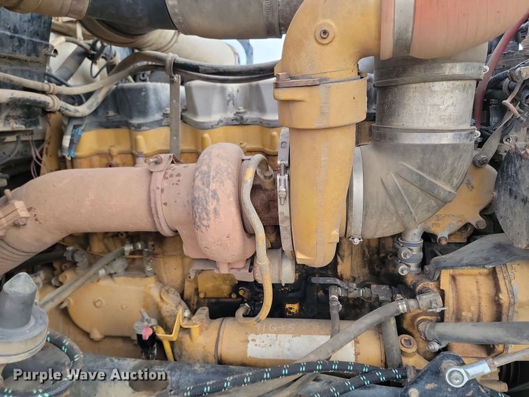 image for item KT9924 2004 Kenworth W900  semi truck