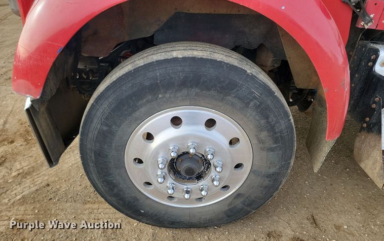 image for item KT9924 2004 Kenworth W900  semi truck