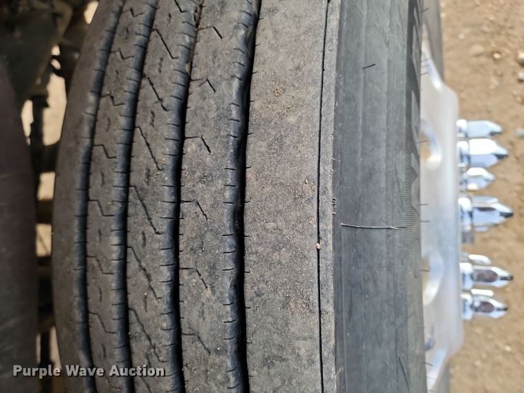 image for item KT9924 2004 Kenworth W900  semi truck