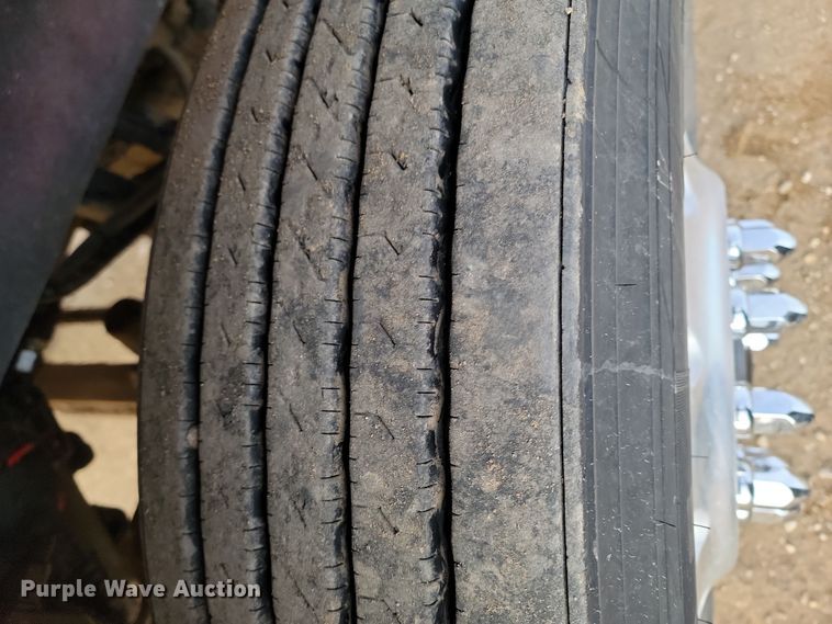 image for item KT9924 2004 Kenworth W900  semi truck