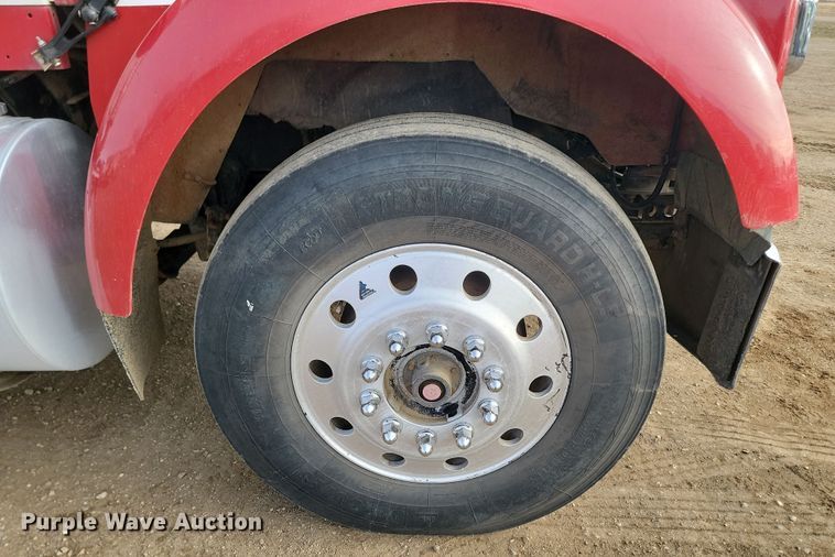 image for item KT9924 2004 Kenworth W900  semi truck