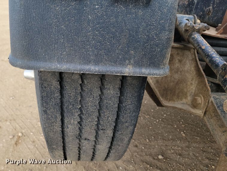 image for item KT9924 2004 Kenworth W900  semi truck