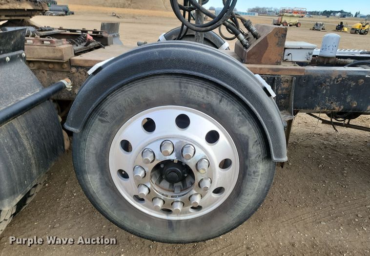 image for item KT9924 2004 Kenworth W900  semi truck