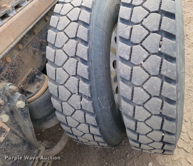 image for item KT9924 2004 Kenworth W900  semi truck