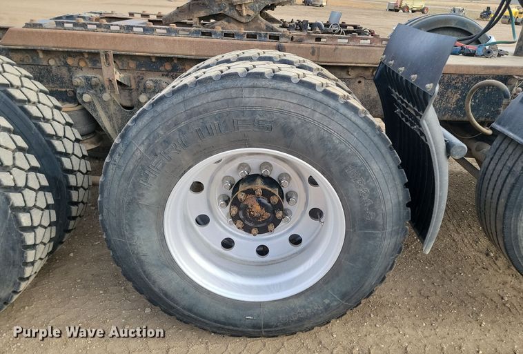 image for item KT9924 2004 Kenworth W900  semi truck