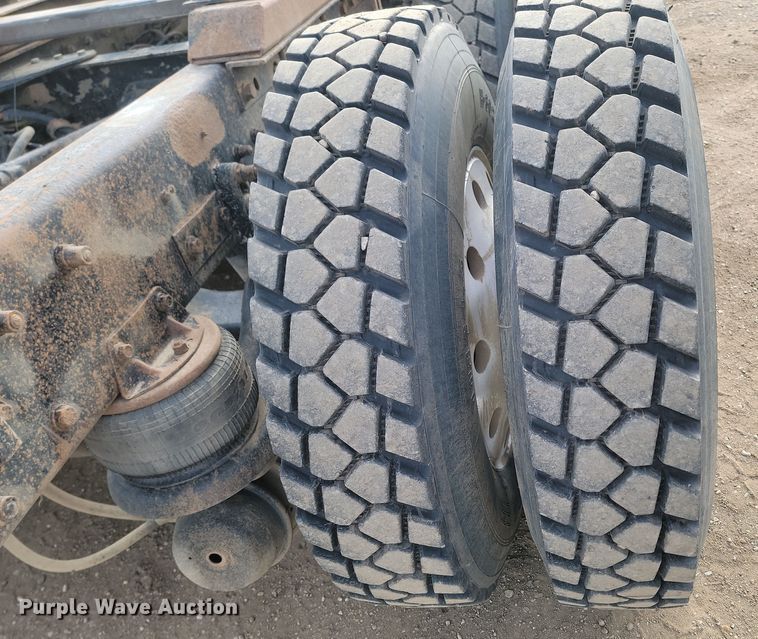 image for item KT9924 2004 Kenworth W900  semi truck