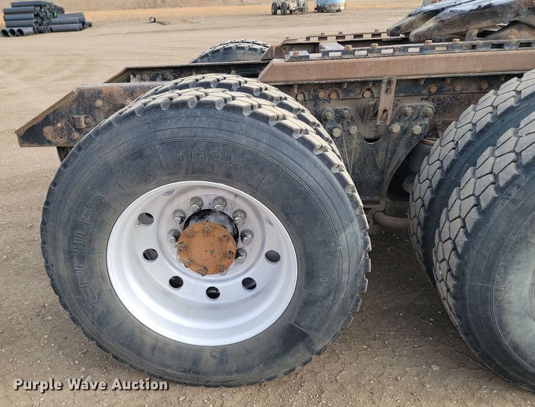 image for item KT9924 2004 Kenworth W900  semi truck