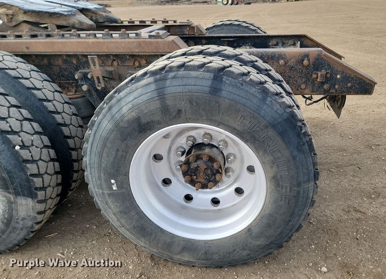 image for item KT9924 2004 Kenworth W900  semi truck